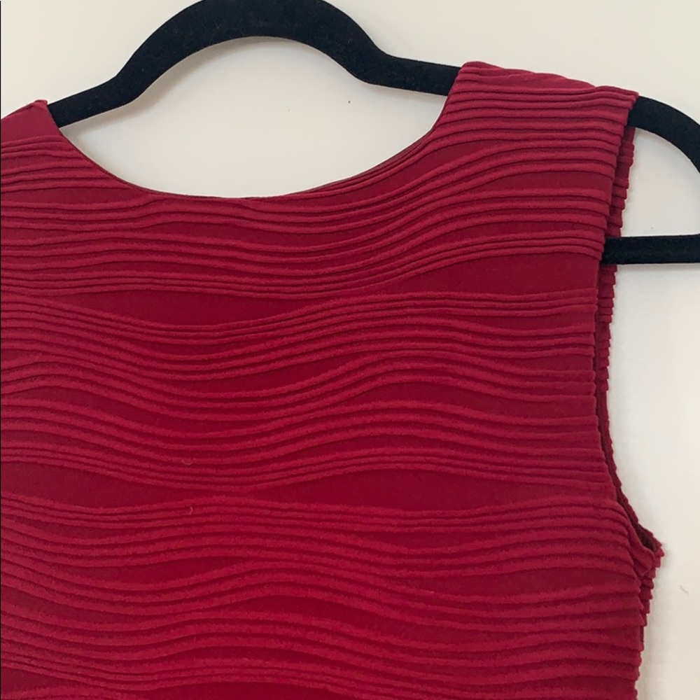 Form fitting dress - Picture 2 of 4